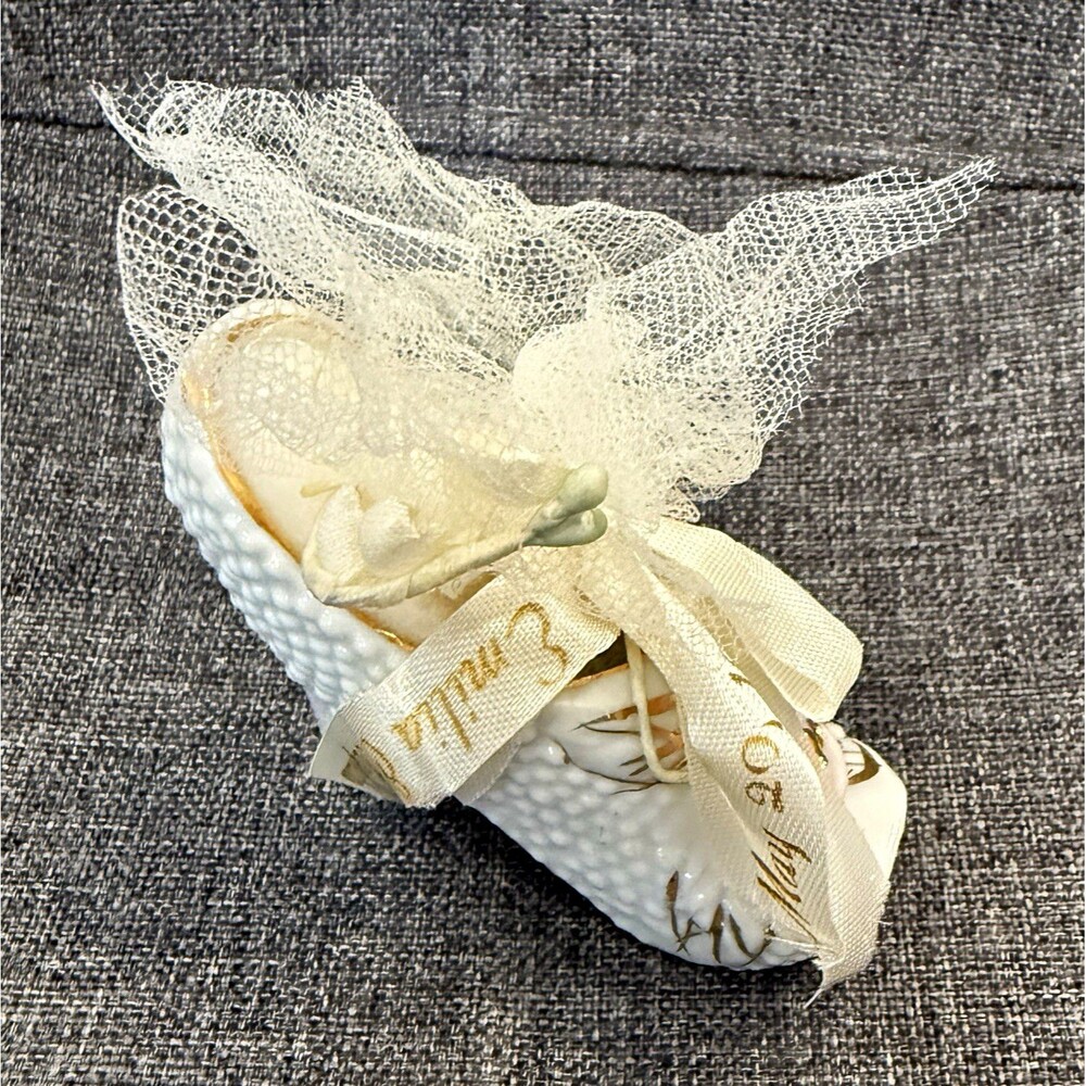 Vintage Hand Painted White/Gold Ceramic Wedding Shoe Figurine Japan 1972 5022 L2